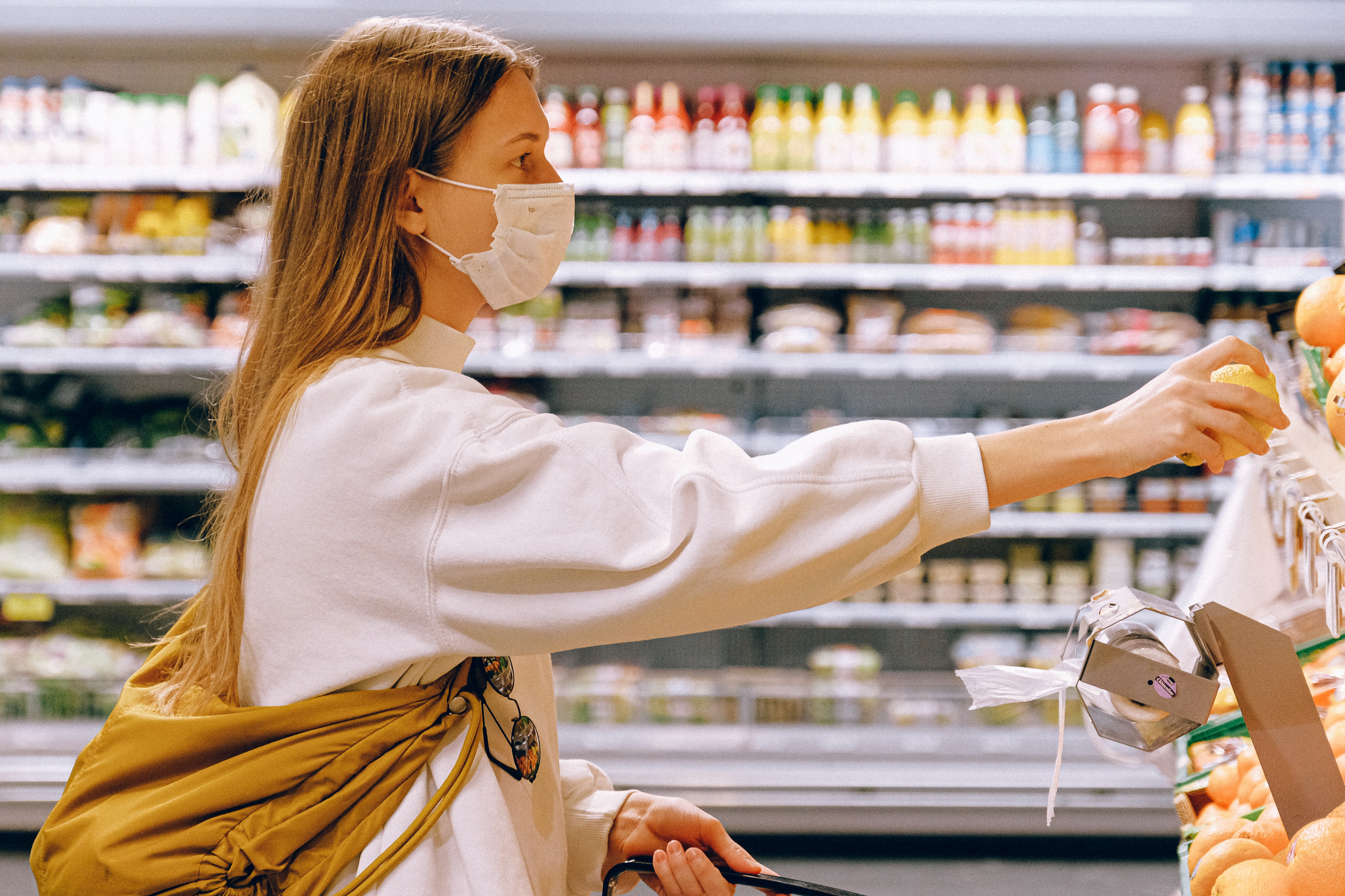 woman-wearing-mask-in-supermarket-3962289